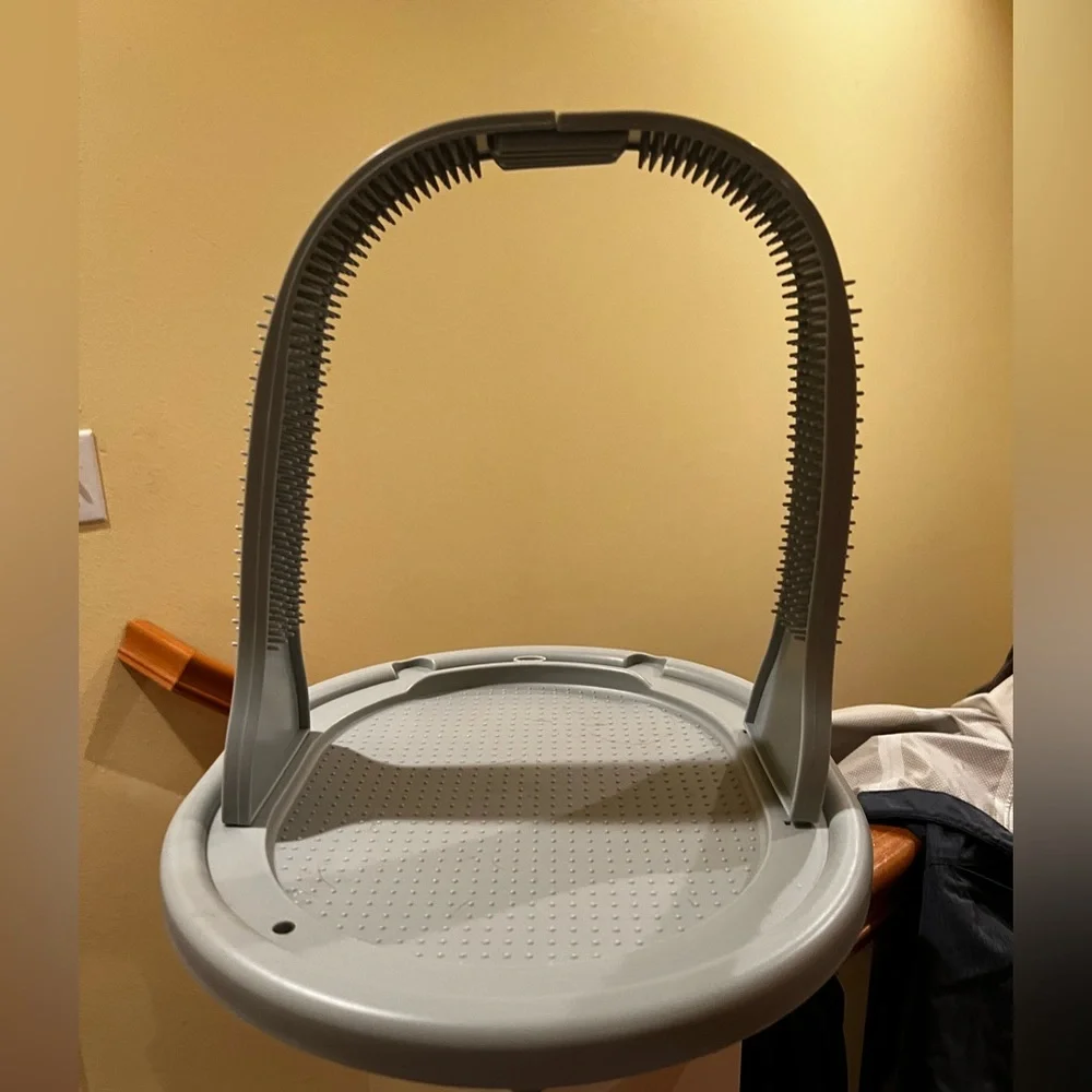 Plastic cat scratching tunnel